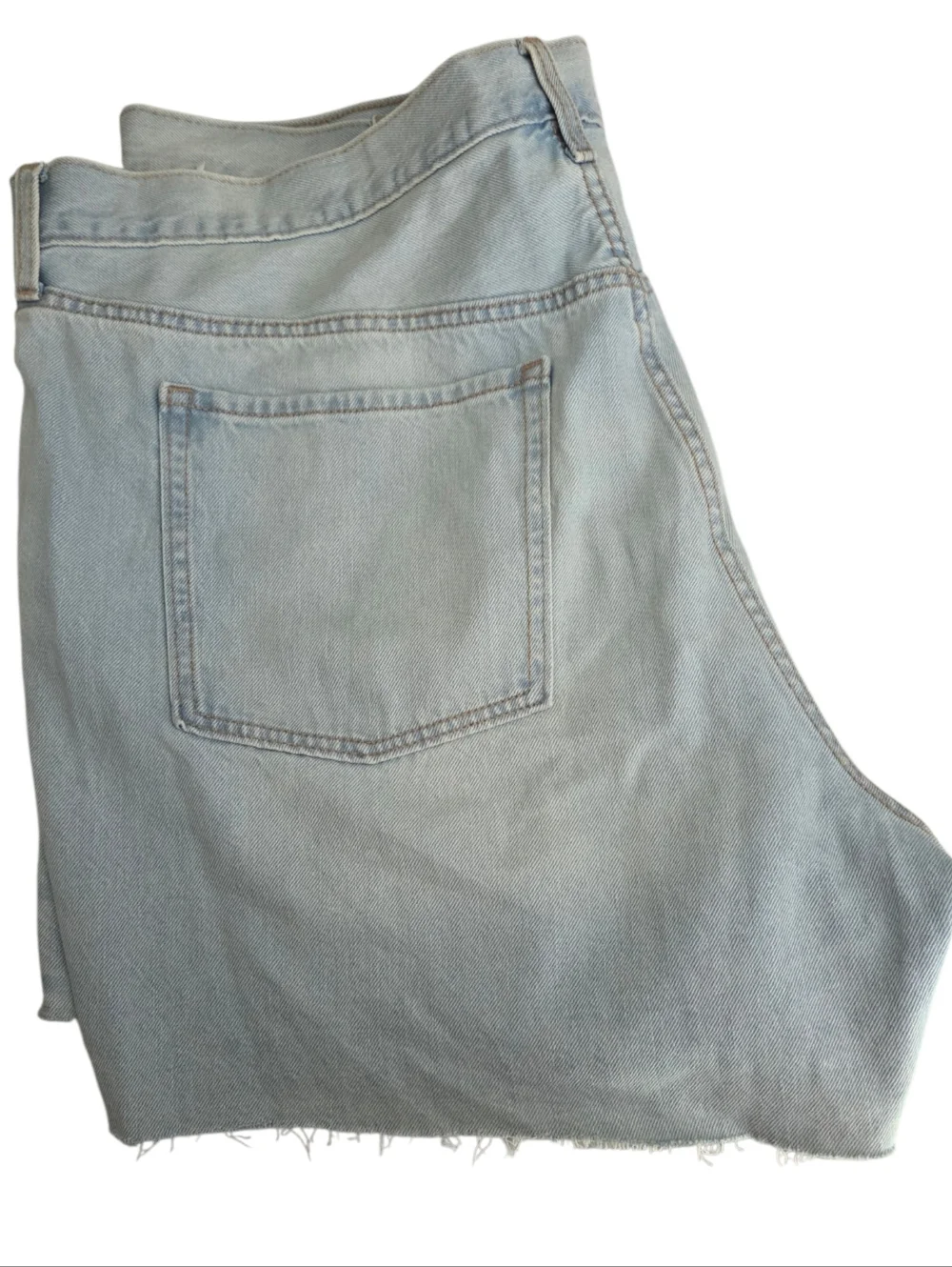 NWOT Old Navy Slouchy Straight Cutoff Shorts Light Wash Size 24 Plus - Picture 2 of 4